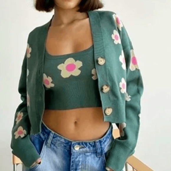 Bailey Rose Sweaters - Bailey Rose Green Pink & Pale Yellow Daisy Floral Cropped Cardigan Sweater - S